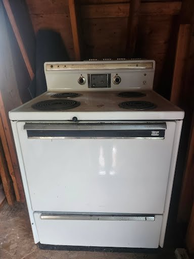 Upstairs Appliance Removal in Holbrook, NY – Stove, Refrigerator & AC Unit Pickup (June 6) stove